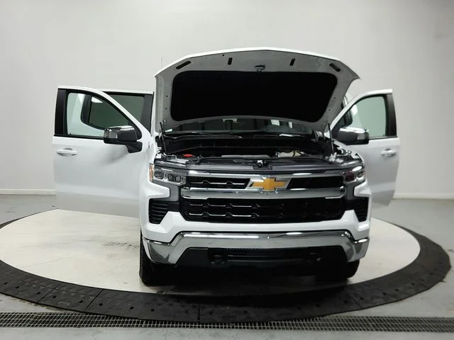 Used 2025 White Chevrolet LT image 11