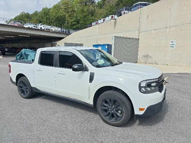 Used 2024 White Ford Lariat image 1