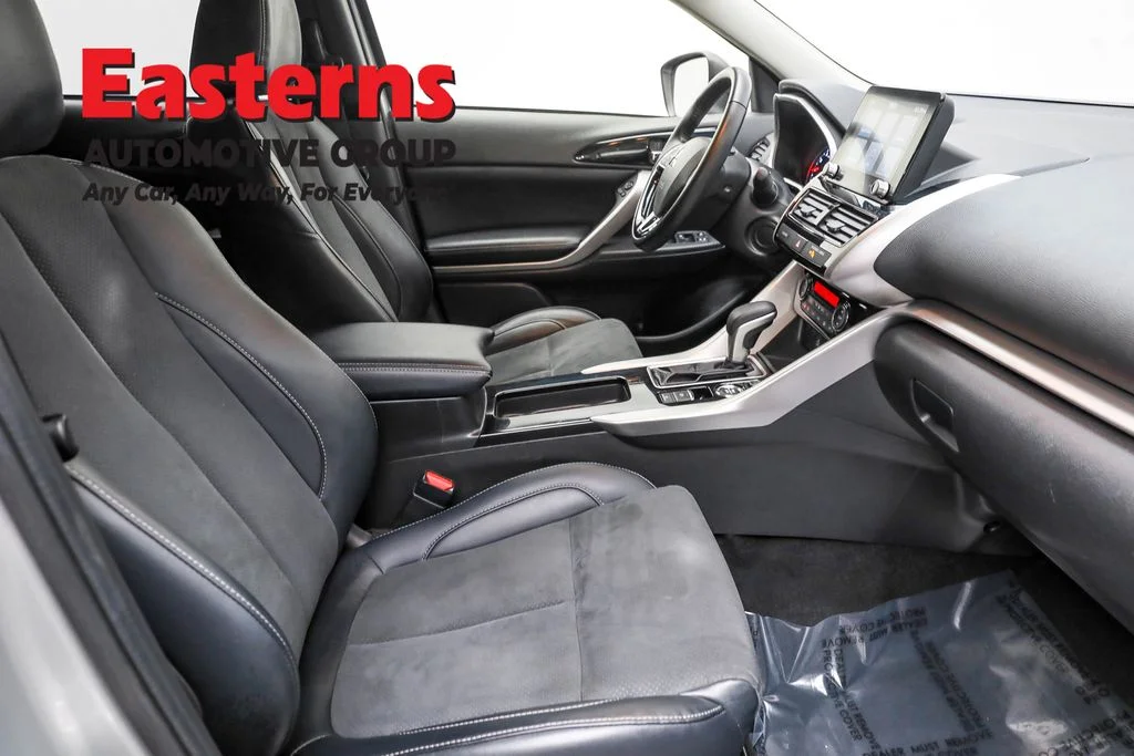 Used 2024 Silver Mitsubishi SE image 23