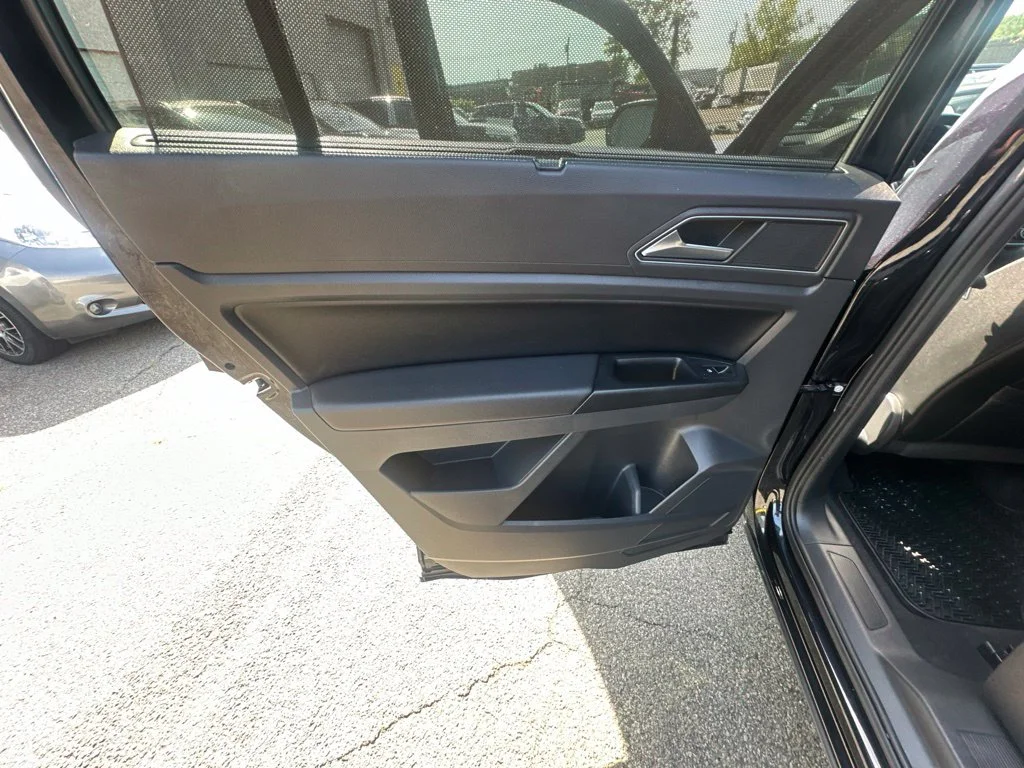 Used 2019 Black Volkswagen 3.6L V6 SE image 24