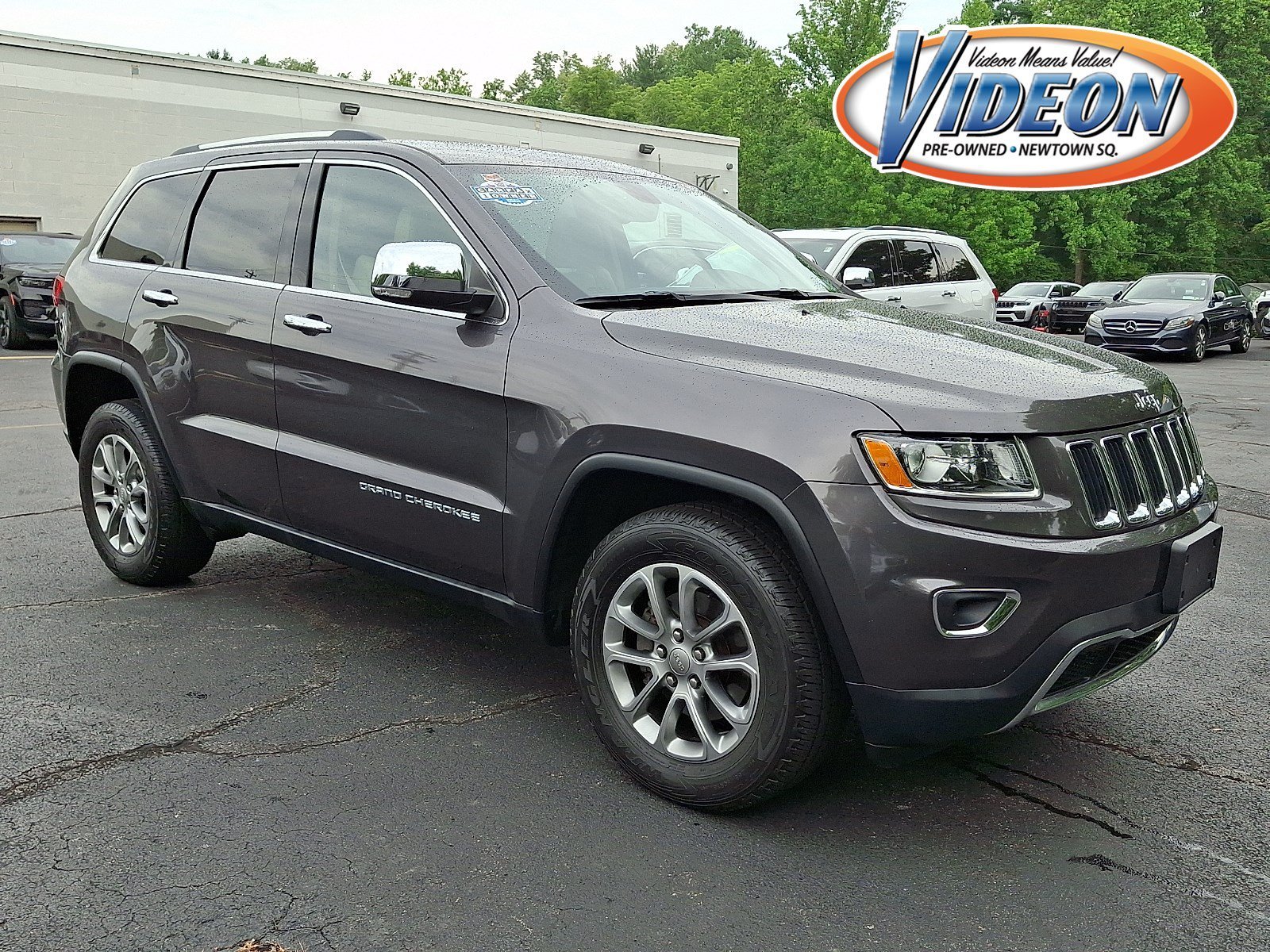 Used 2015 Granite Crystal Metallic Clearcoat Jeep Limited image 1