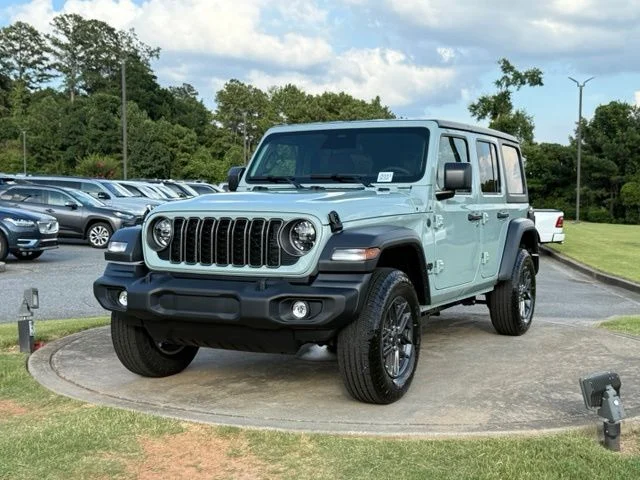 New 2026 Earl Clearcoat Jeep Sport S image 3