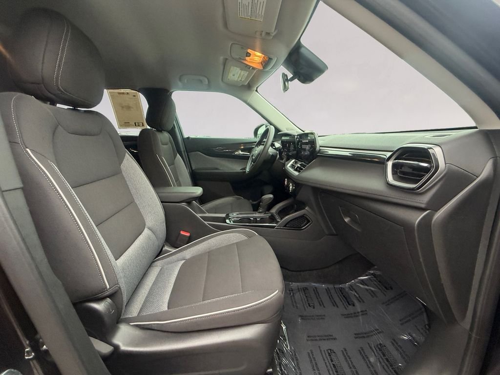 Used 2025 Black Chevrolet LT image 17