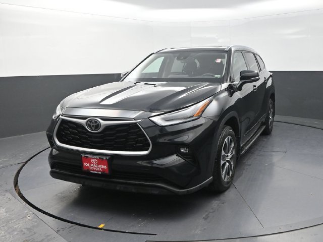 Used 2021 Black Toyota XLE image 2
