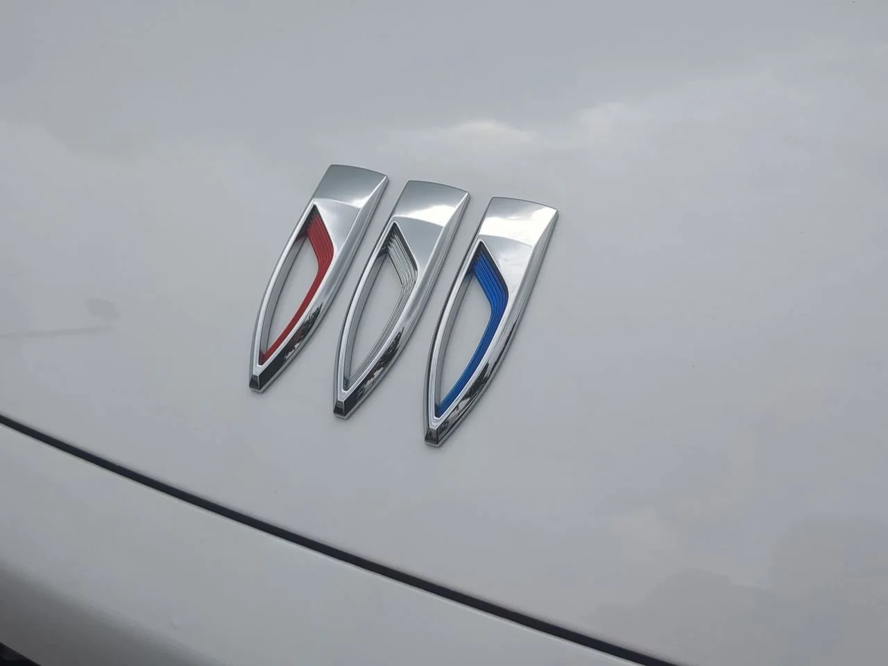 New 2026 Summit White Buick Sport Touring image 32