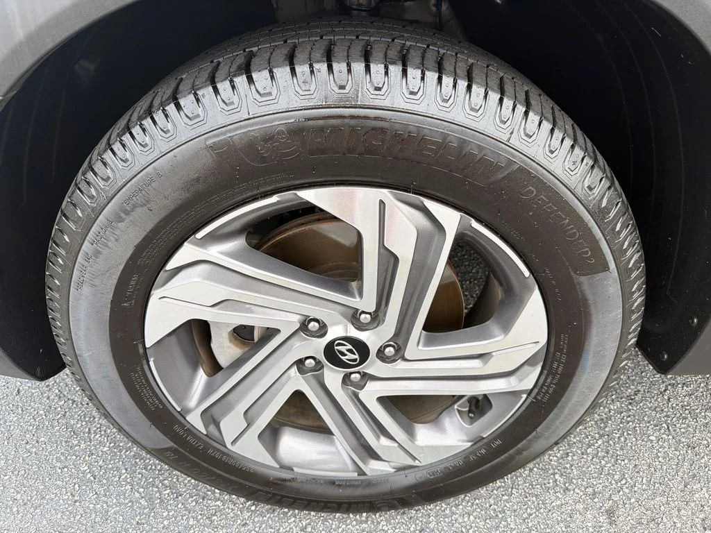 Used 2023 Silver Hyundai SEL image 11