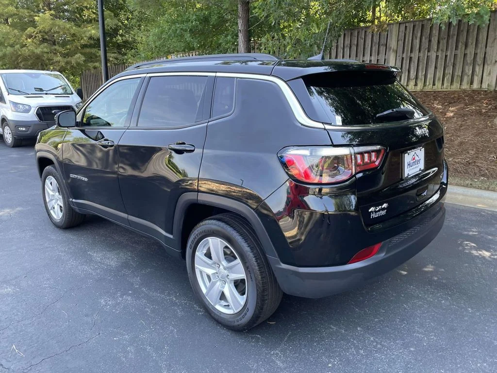 Used 2022 Black Jeep Latitude 4x4 image 4