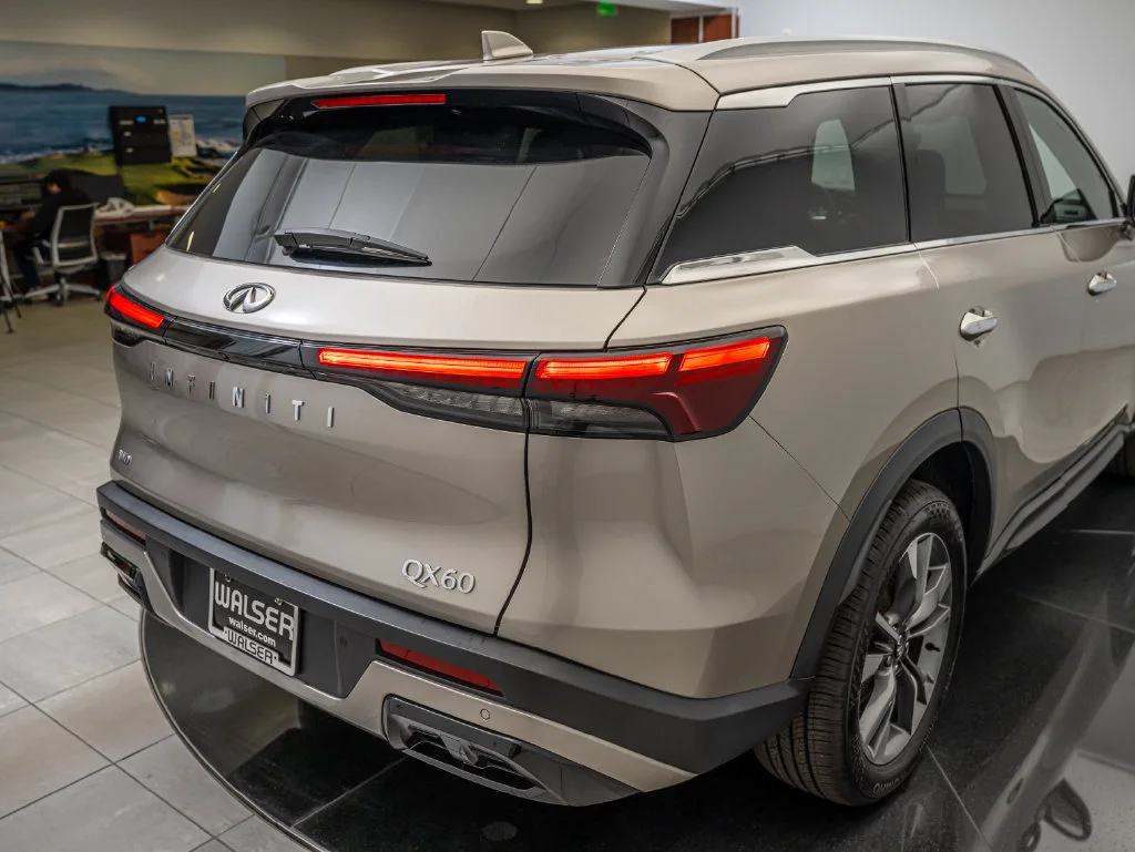 Used 2023 Warm Titanium INFINITI LUXE image 15