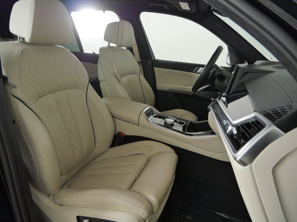 Certified Used 2025 Black Sapphire Metallic BMW xDrive40i image 26