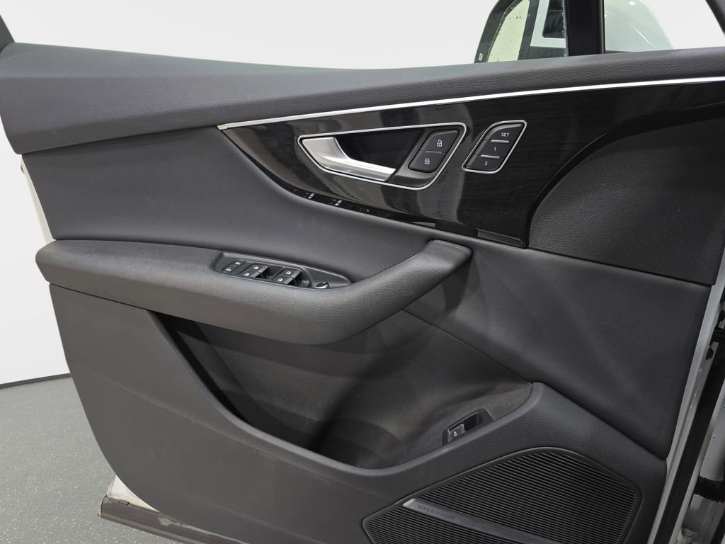 Used 2022  Audi 55 Premium Plus image 28
