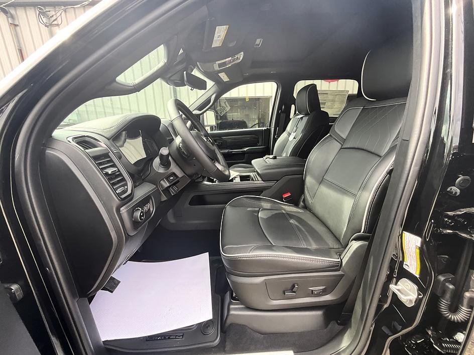 New 2026 Diamond Black Crystal Pearl-Coat Exterior Paint RAM Limited image 17