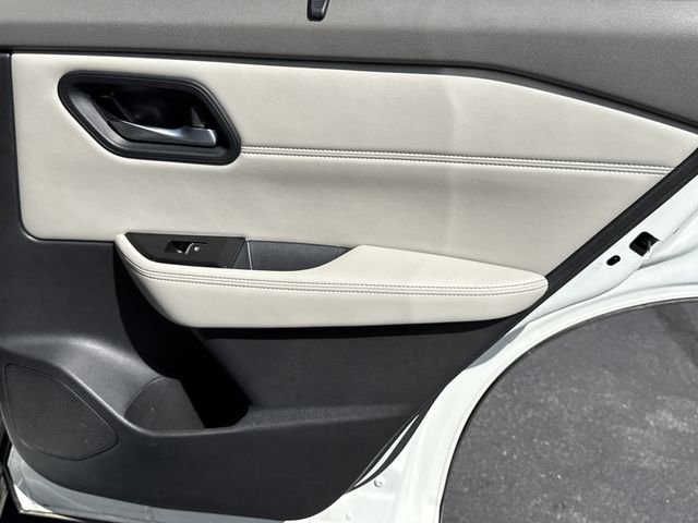 Used 2023 White Nissan SL image 23