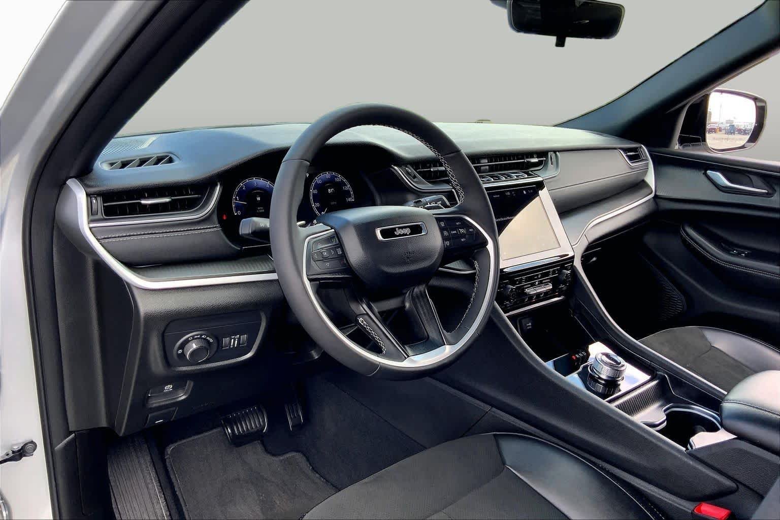 Used 2025 Silver Zynith Jeep Altitude X image 17