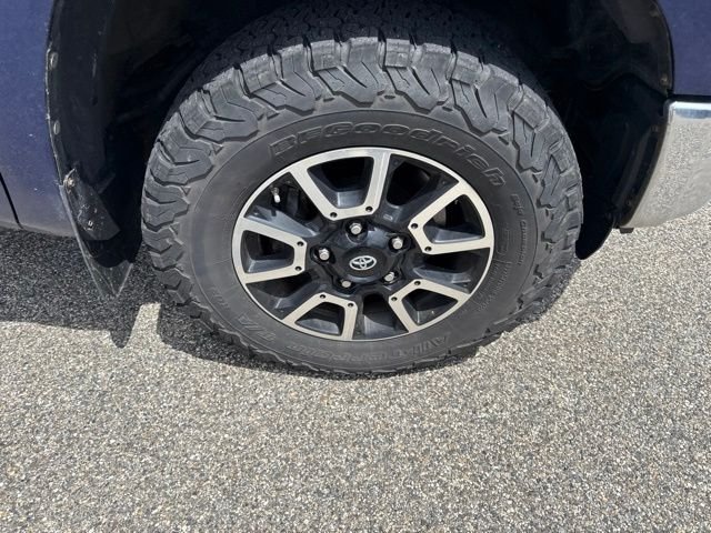 Used 2014 Blue Toyota SR5 image 25