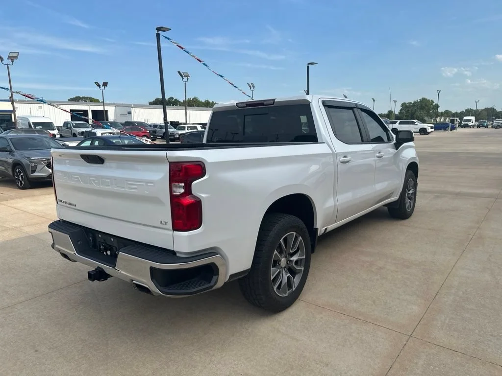 Used 2022 Iridescent Pearl Tricoat Chevrolet LT image 33