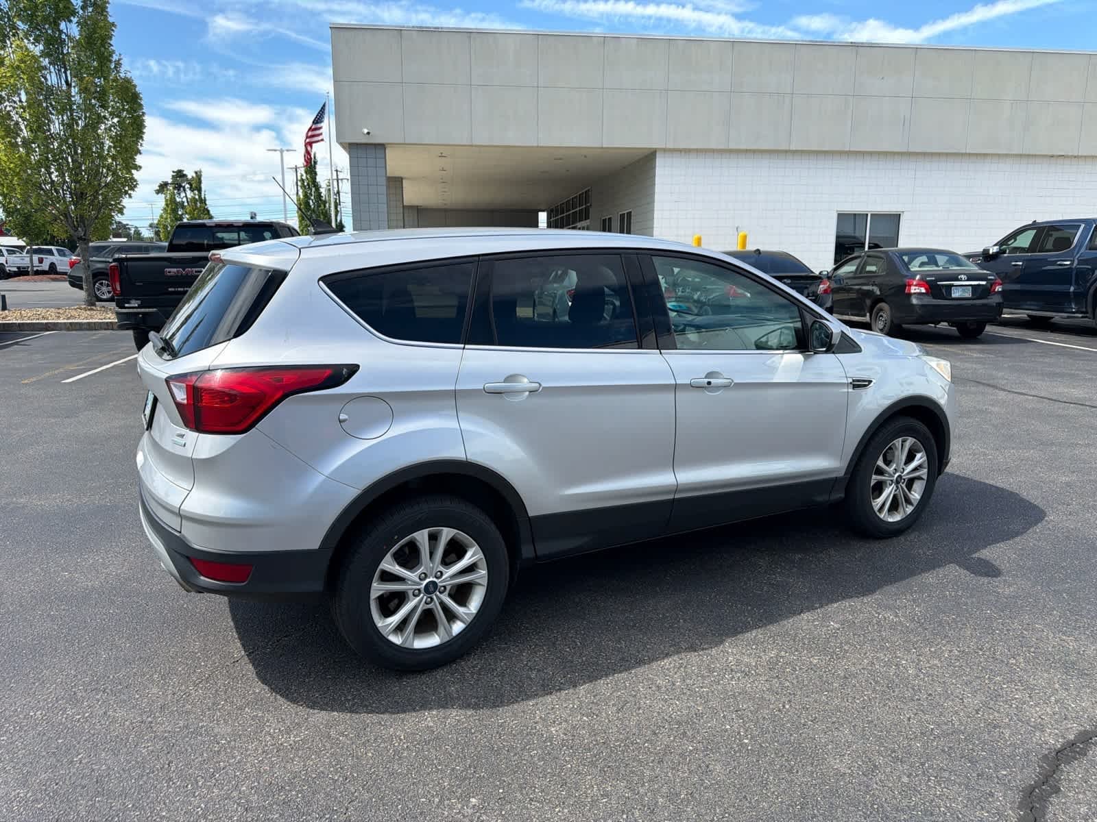 Used 2019 Ingot Silver Ford SE image 4
