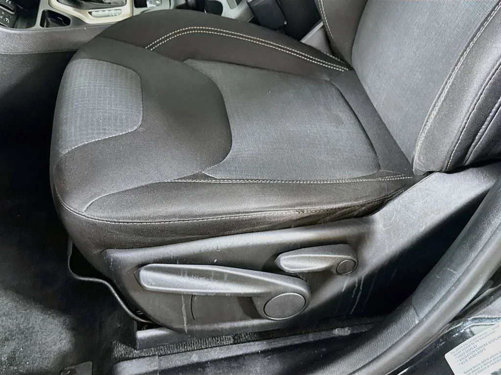 Used 2016 Black Jeep Latitude image 23