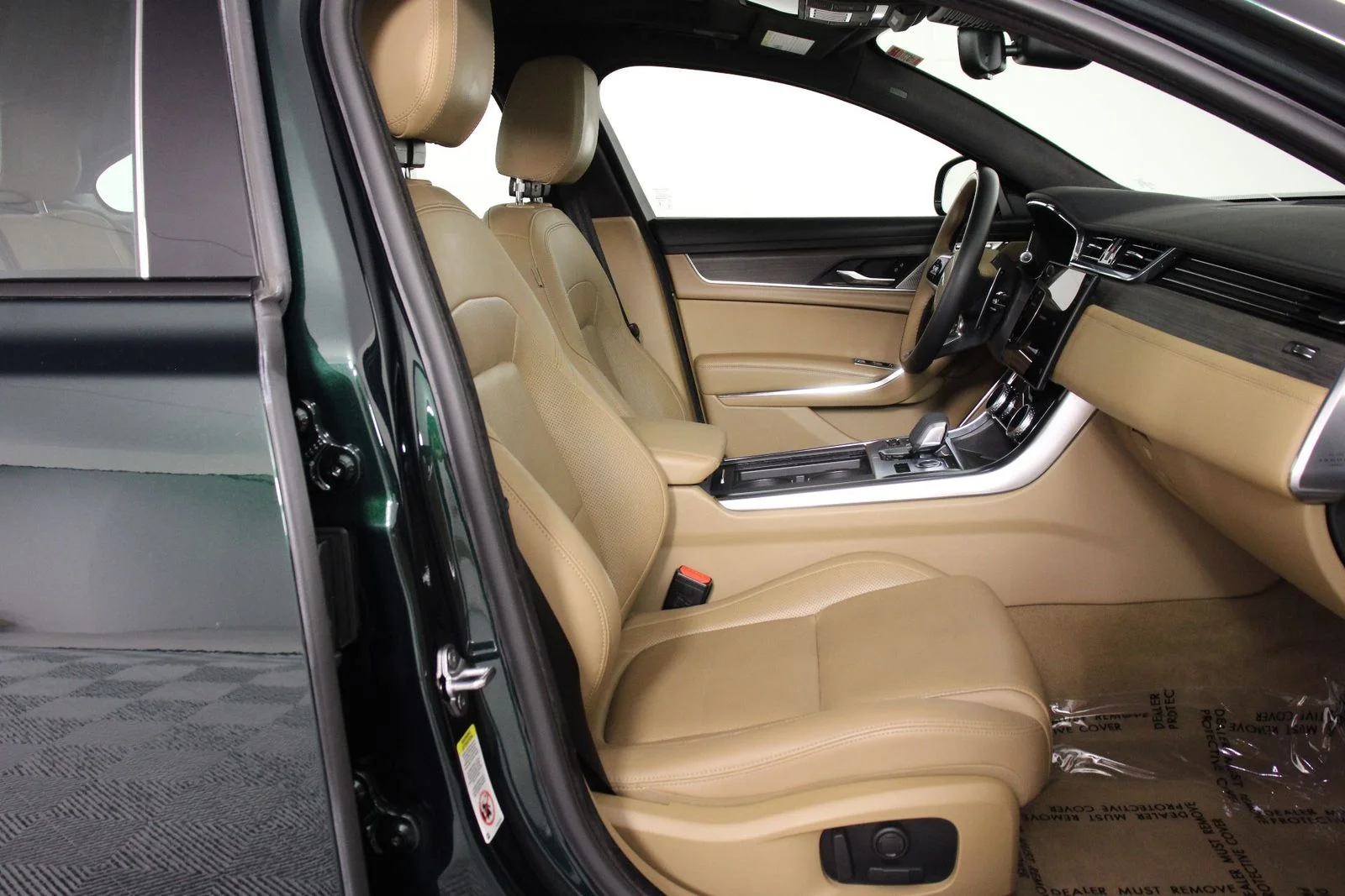 Used 2023 British Racing Green Metallic Jaguar SE image 31