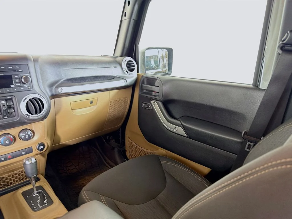 Used 2015 Black Jeep Unlimited Sahara image 20