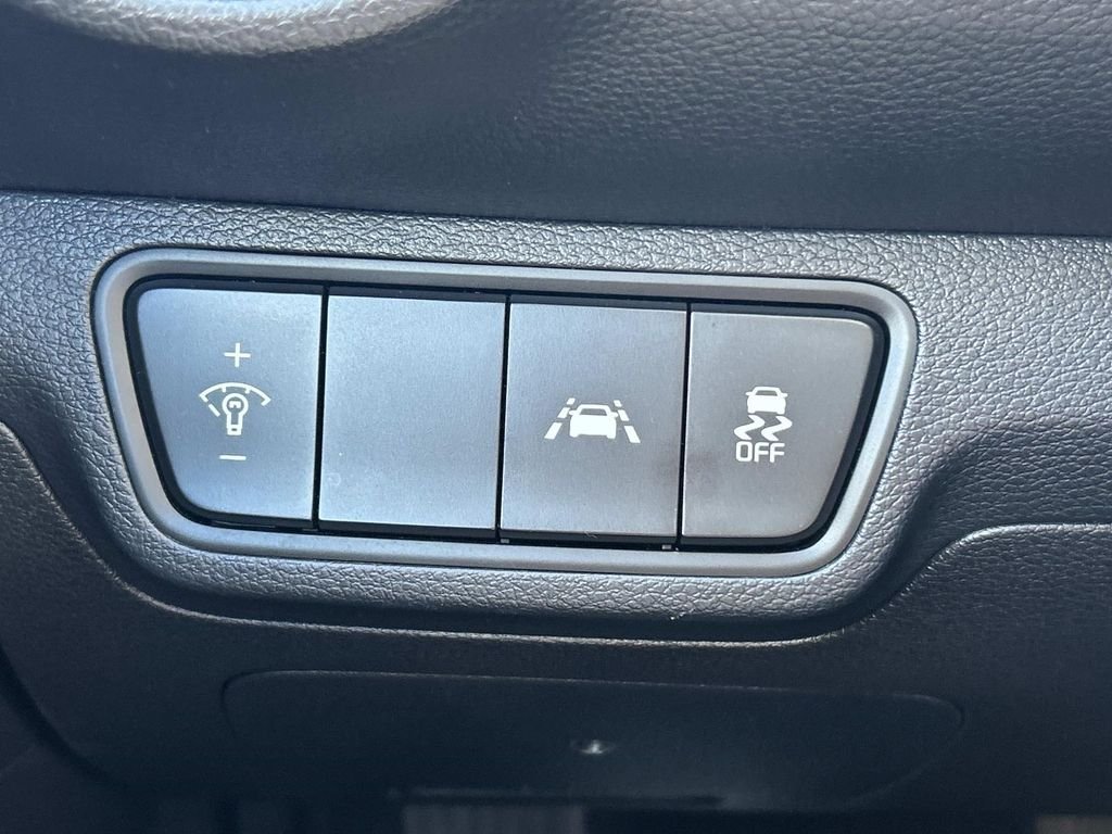 Used 2021 White Kia LXS image 16