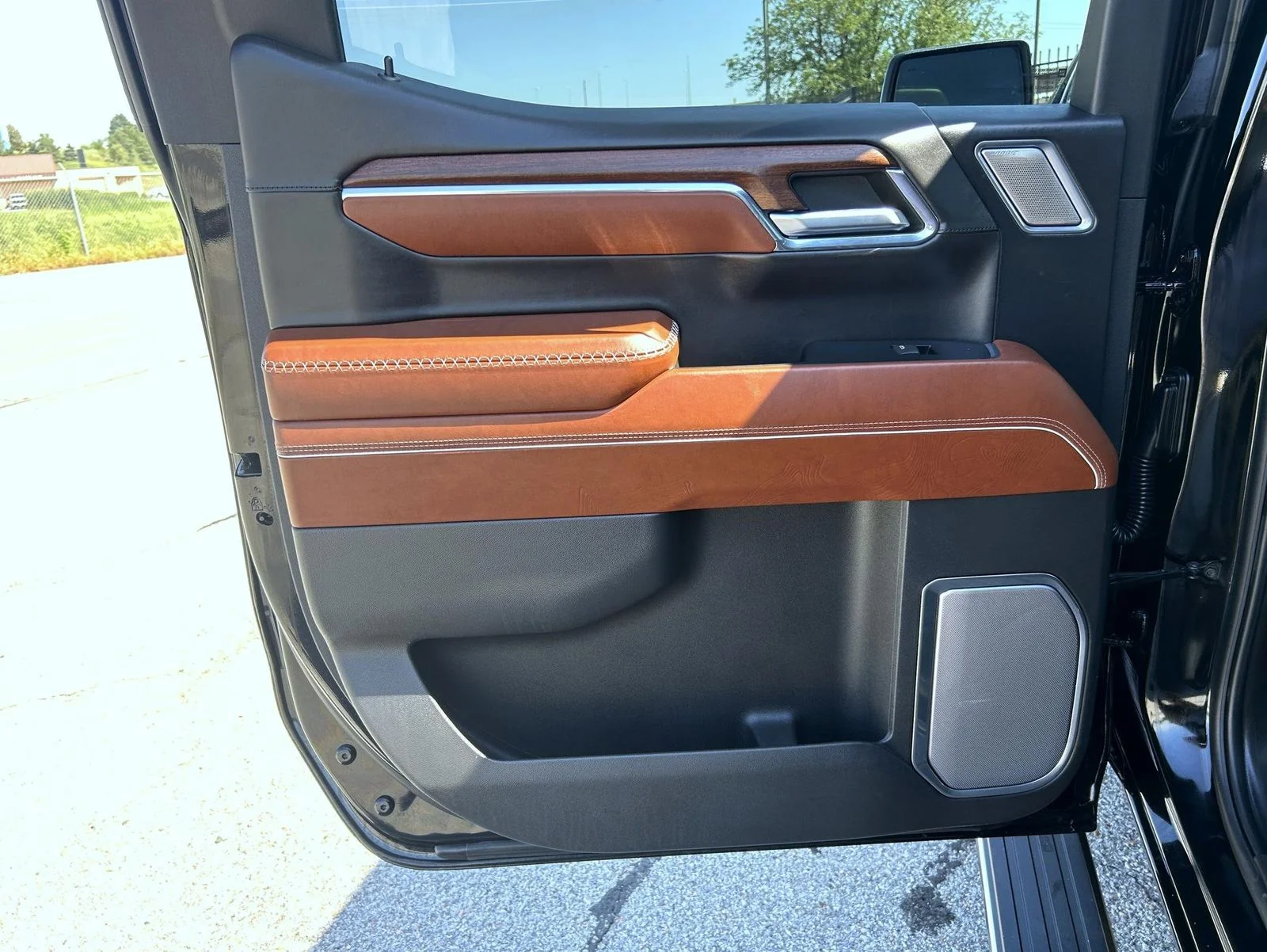 Used 2024 Black GMC Denali Ultimate image 20
