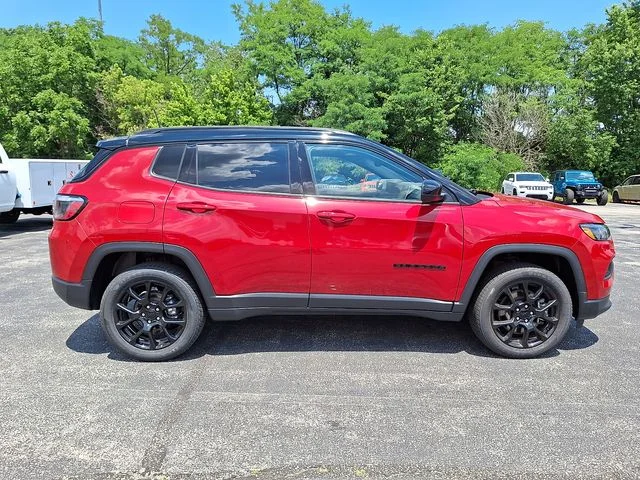 Used 2023 Red Jeep Latitude image 12
