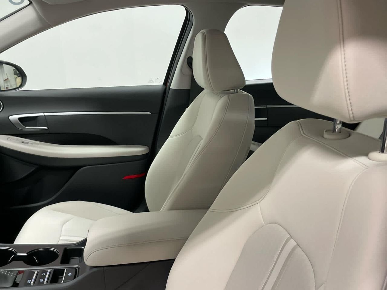New 2026 Serenity White Hyundai SE image 25