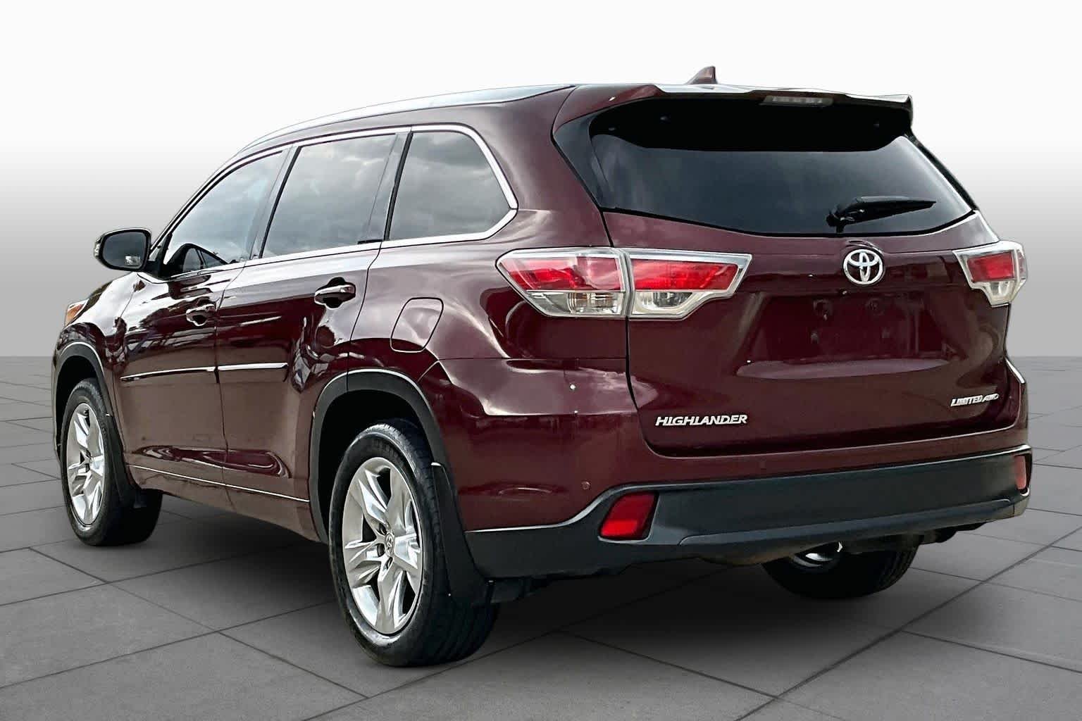 Used 2015 Ooh La La Rouge Mica Toyota Limited Platinum image 12