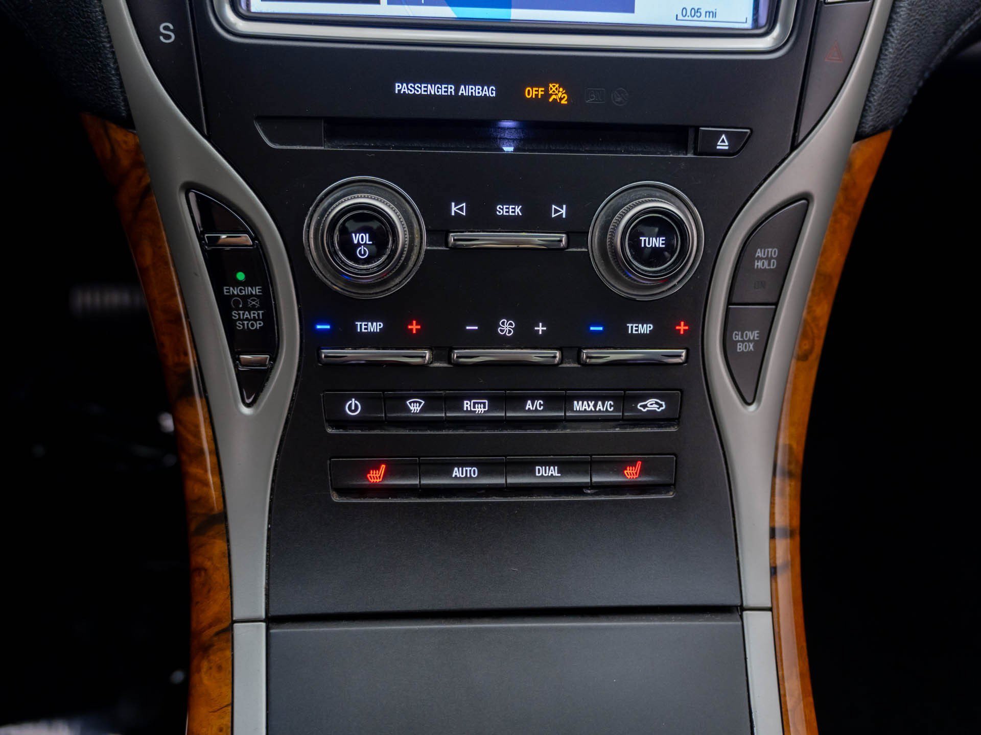 Used 2019 Black Lincoln Select image 20