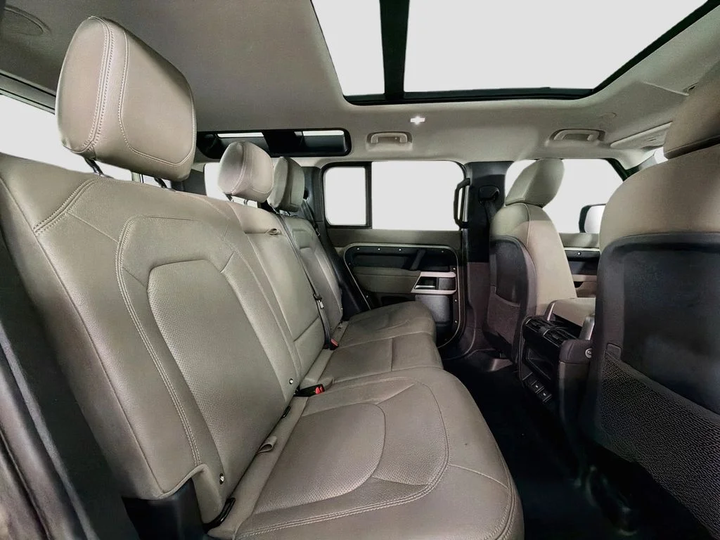 Used 2023 Green Land Rover SE image 29