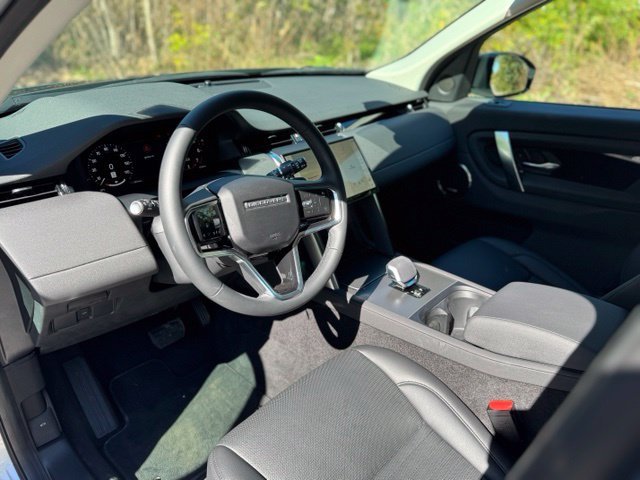 Used 2024 Hakuba Silver Metallic Land Rover S image 9