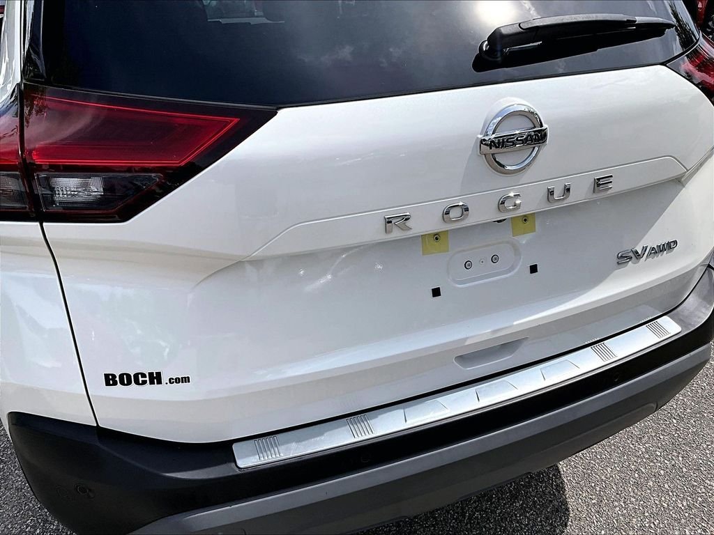 Used 2021 White Nissan SV image 29
