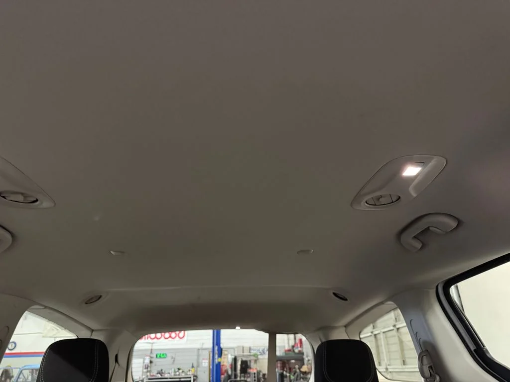 Used 2023 White Chrysler LX image 18
