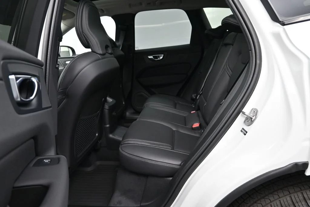 New 2027 Crystal White Volvo T8 Ultra image 12
