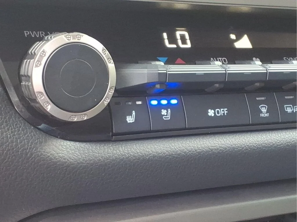 Used 2024  Toyota Limited image 7