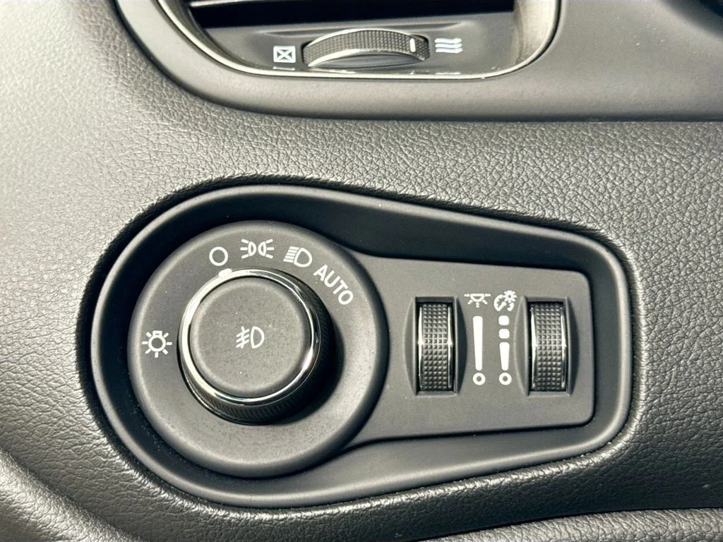 2023 Jeep Renegade Limited - Photo 40