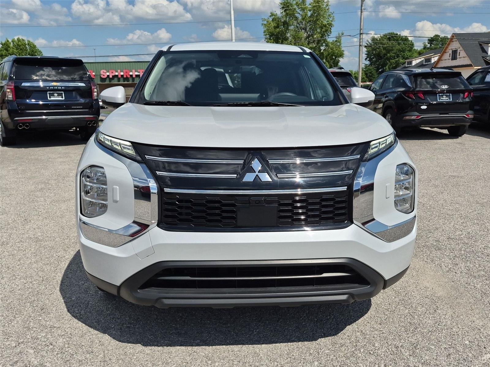 Used 2025 White Diamond Mitsubishi ES image 8