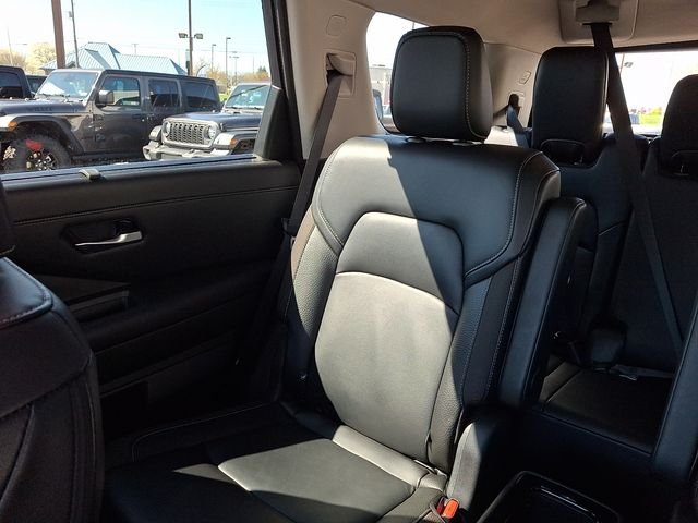 Used 2023 Blue Nissan SL image 18