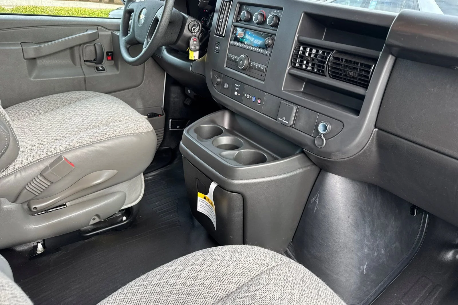 2025 Chevrolet Express Cargo Work Van - Photo 14