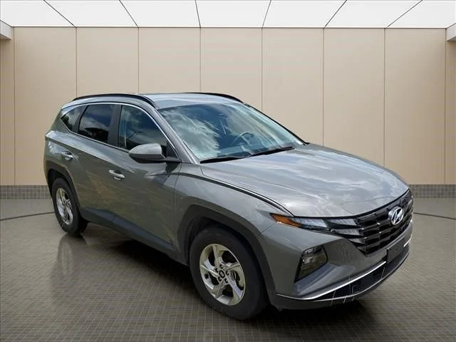 Used 2024 Gray Hyundai SEL image 9