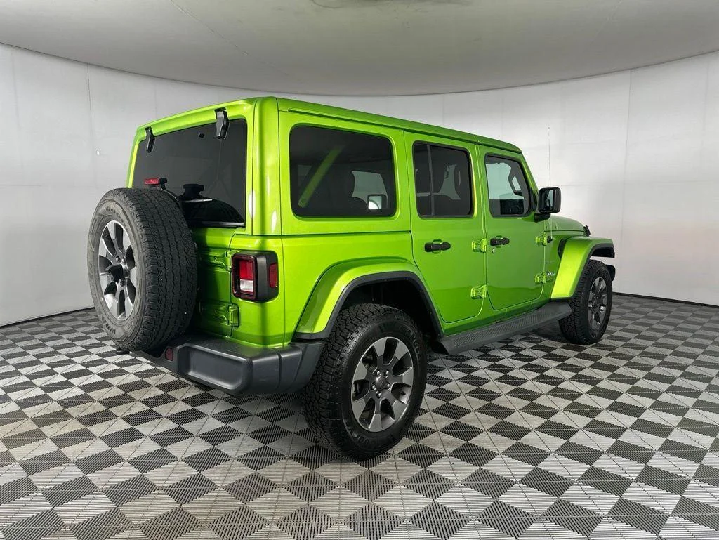 Used 2019 Mojito! Clearcoat Jeep Unlimited Sahara image 11
