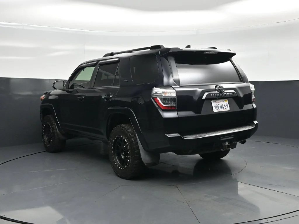 Used 2018 Black Toyota SR5 Premium image 6