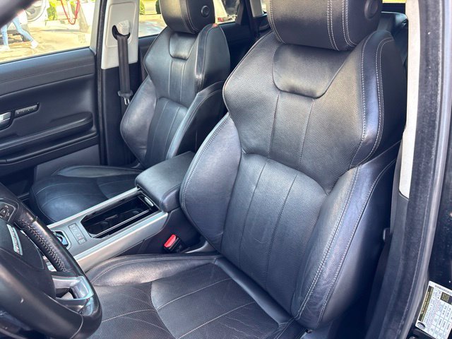 Used 2017  Land Rover SE image 25