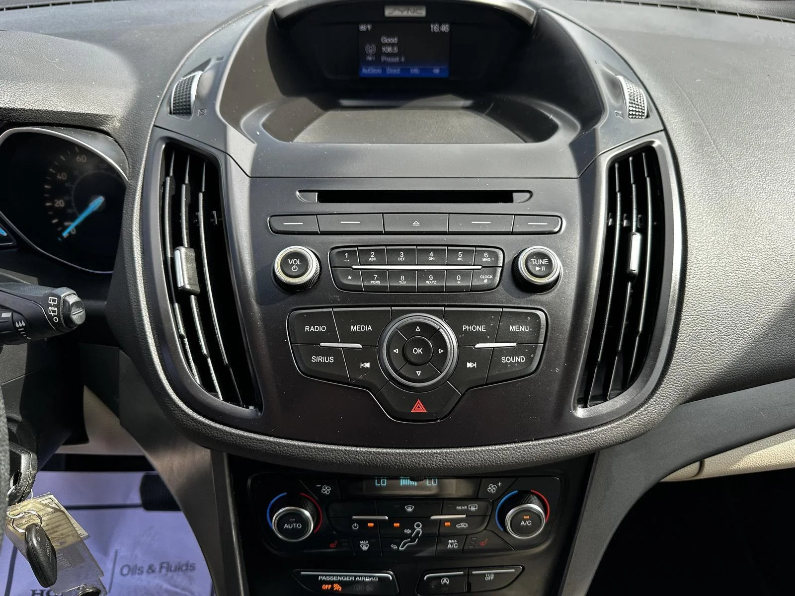 Used 2017 White Gold Ford SE image 14
