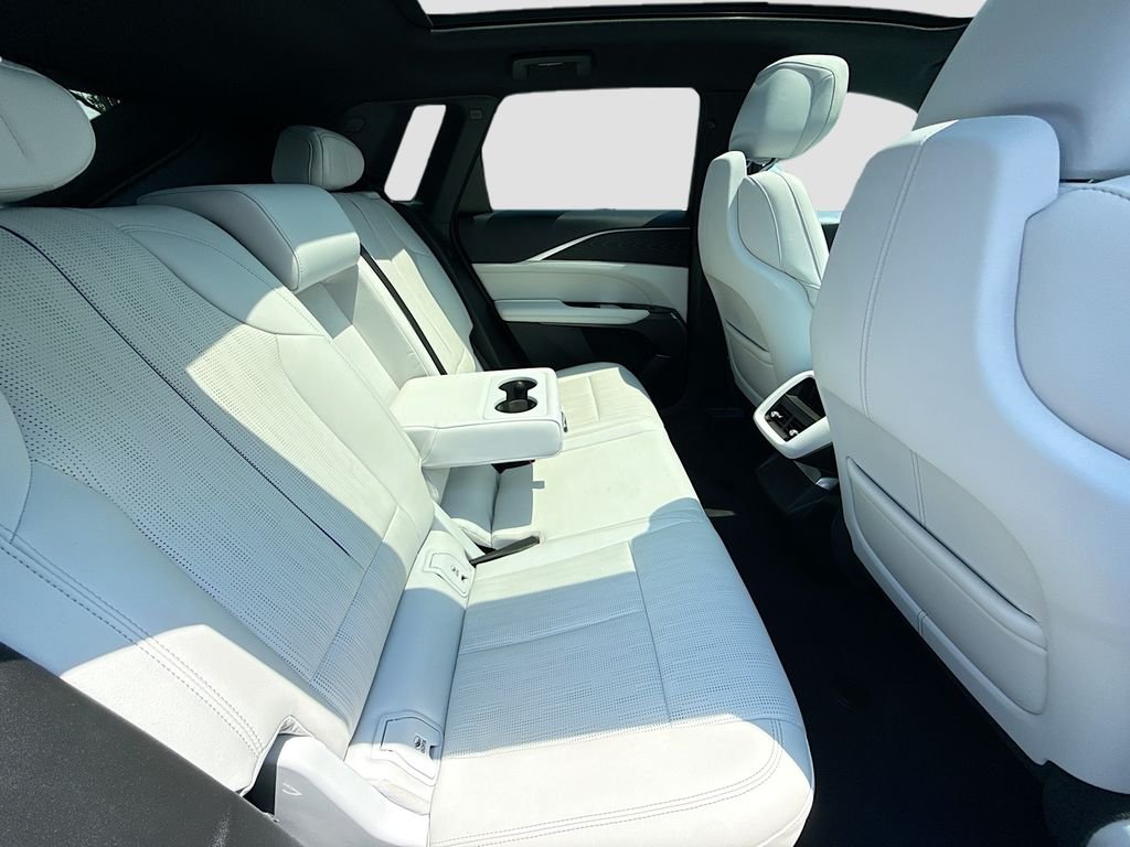 Used 2024 Crystal White Tricoat Cadillac Luxury image 28