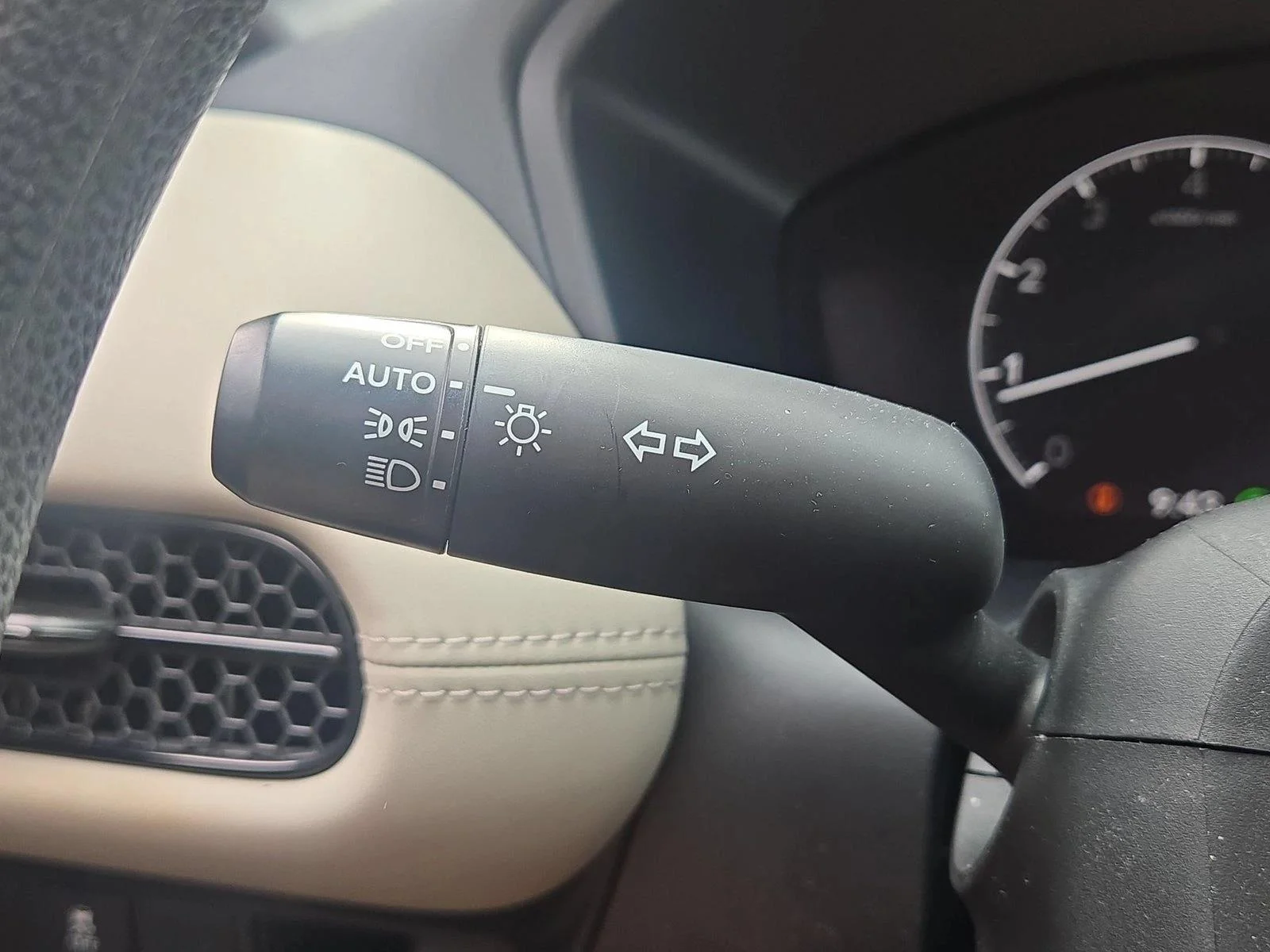 Used 2024 Modern Steel Metallic Honda LX image 16