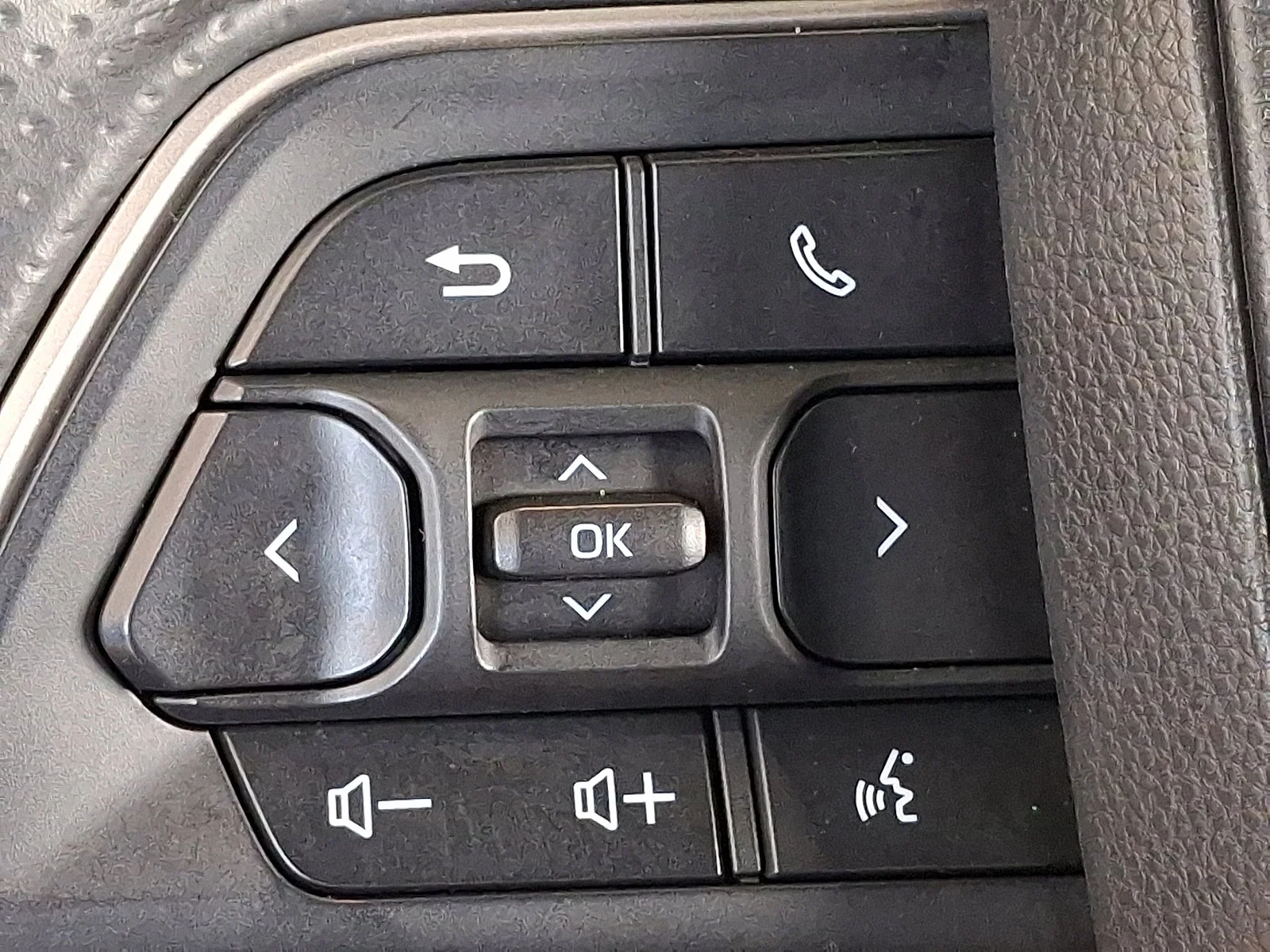 Used 2025 Cutting Edge - 1L0 Toyota SR5 image 19