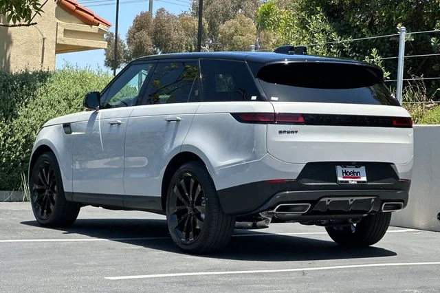 New 2026 Borasco Grey Land Rover SE image 3