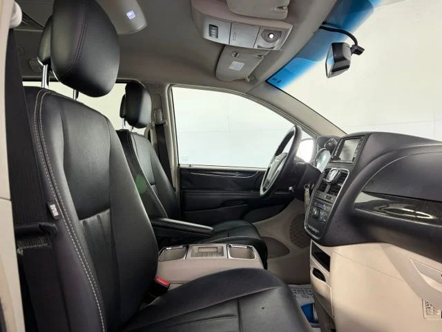 Used 2013 White Chrysler Touring image 41