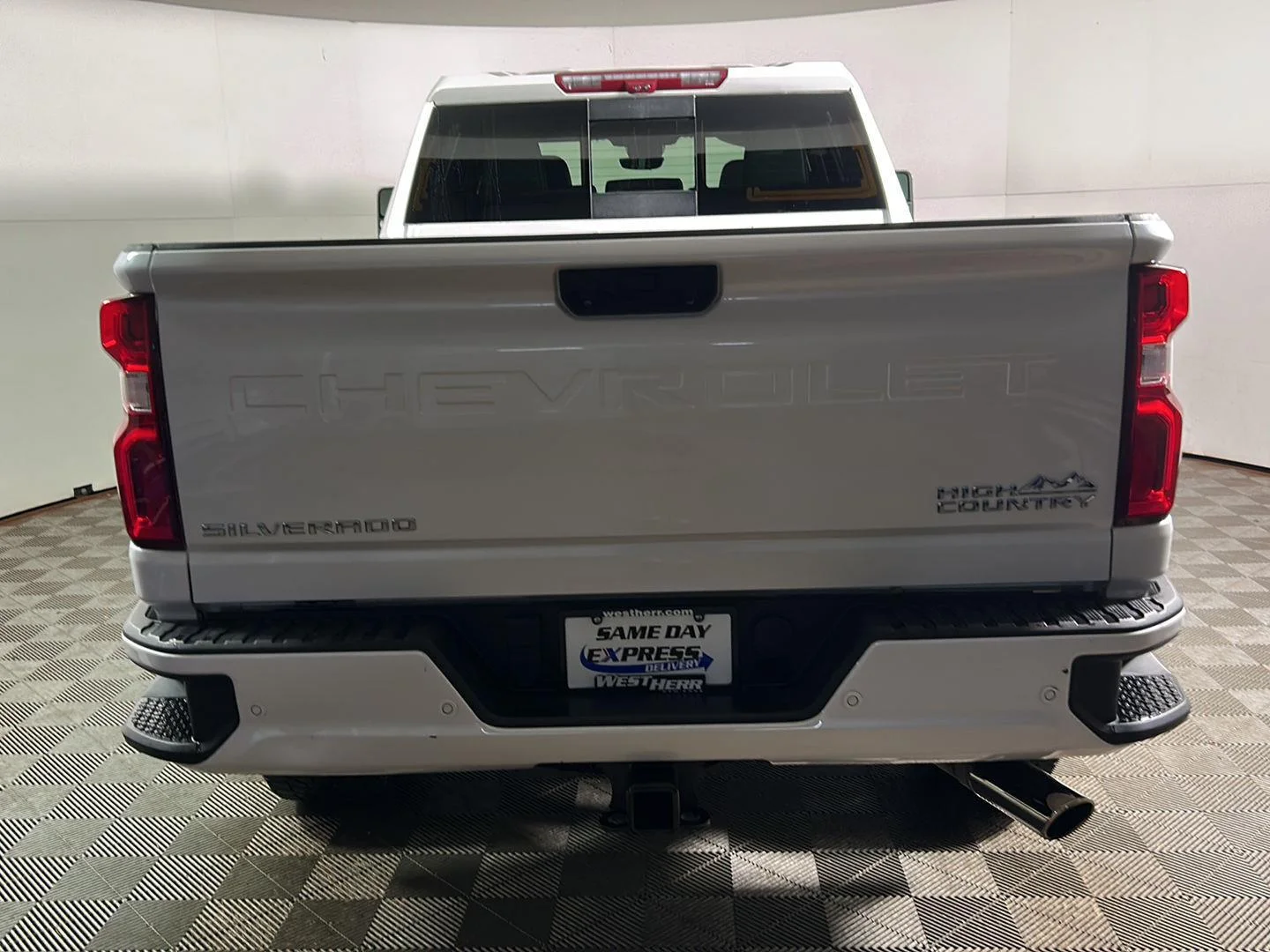 Used 2024 Iridescent Pearl Tricoat Chevrolet High Country image 7